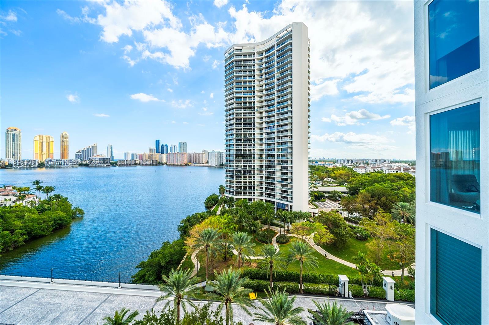6000 Island Blvd # 1007