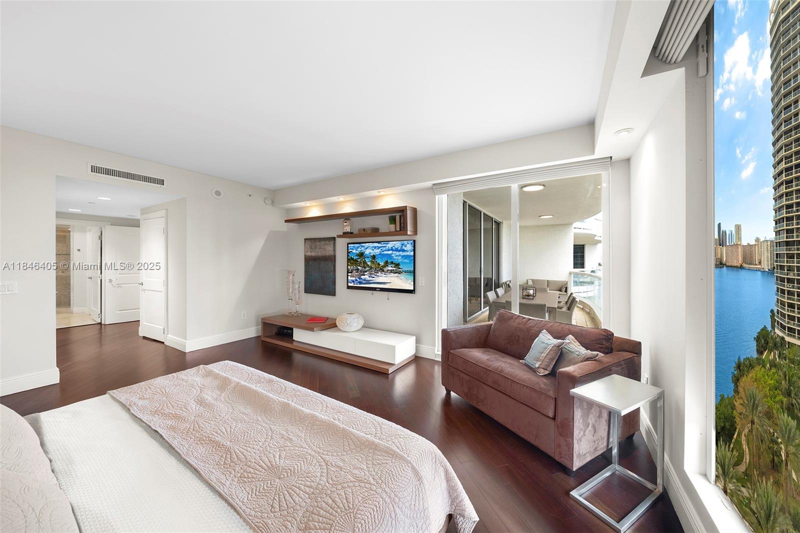 6000 Island Blvd # 1007