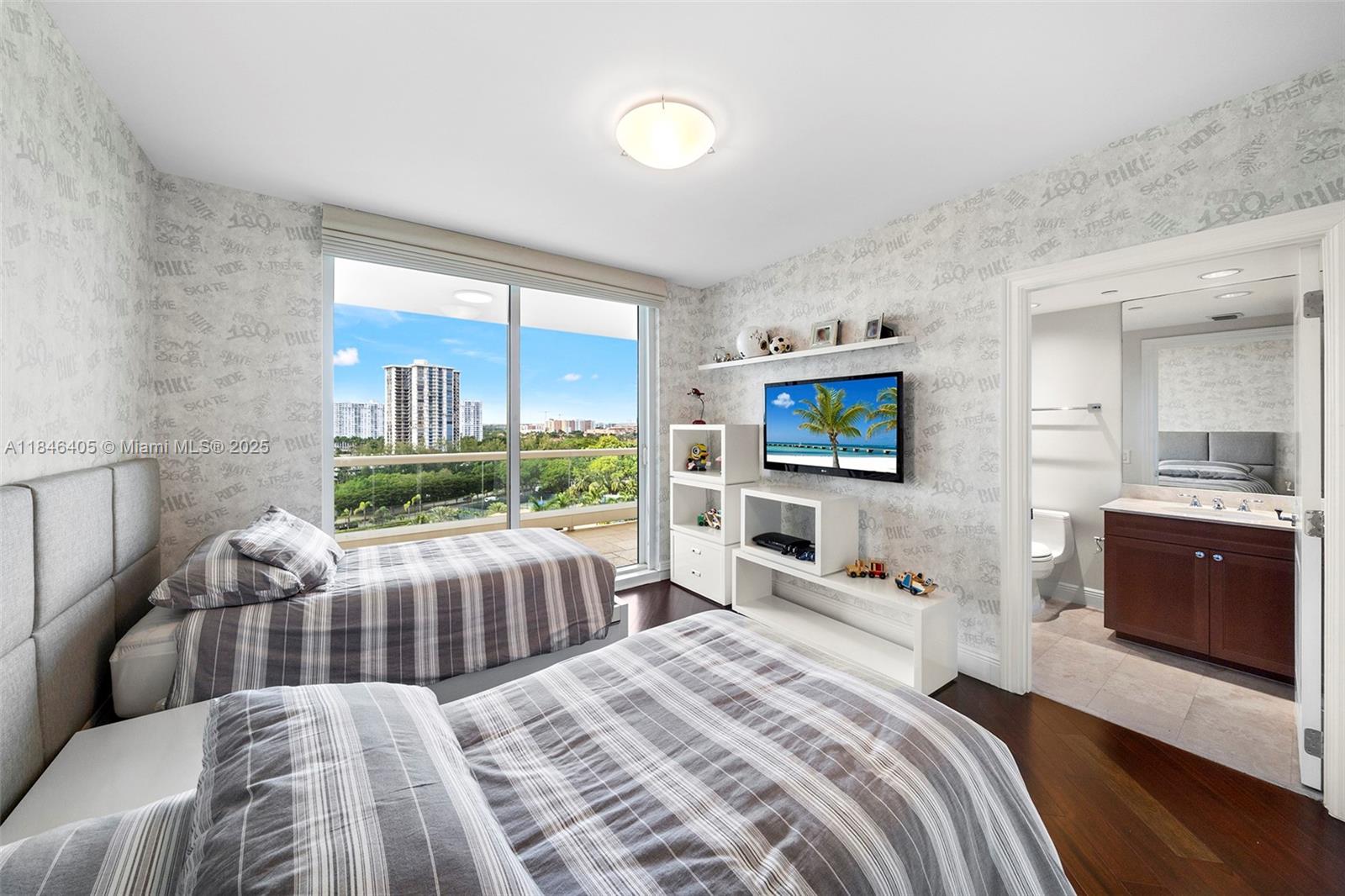 6000 Island Blvd # 1007