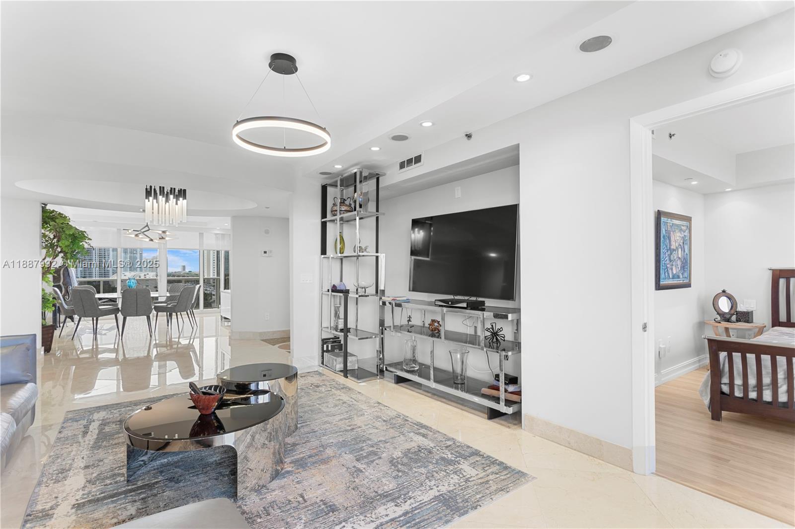 19111 Collins Ave # 604