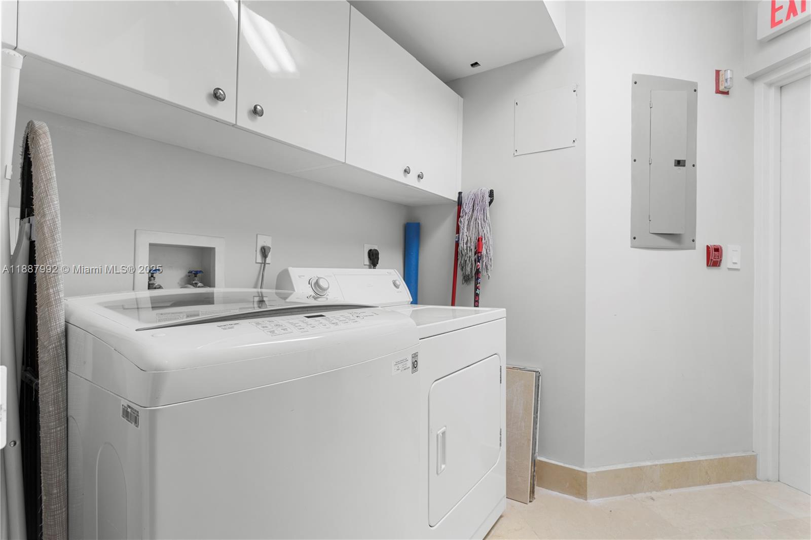 19111 Collins Ave # 604