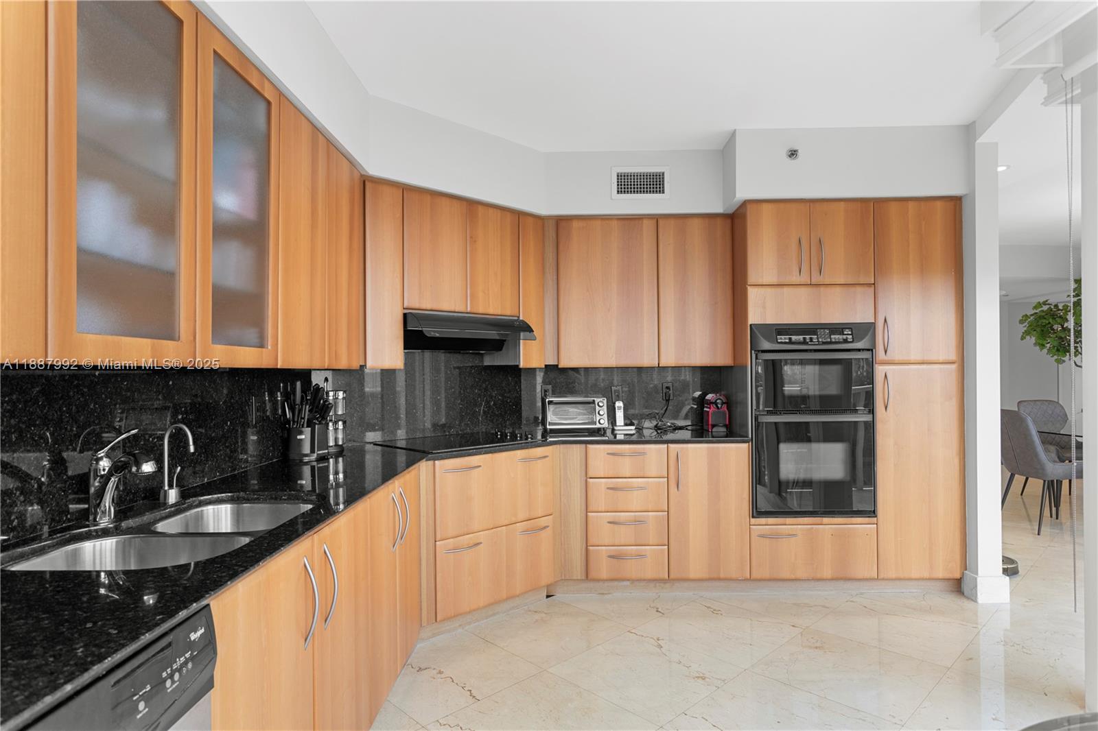 19111 Collins Ave # 604