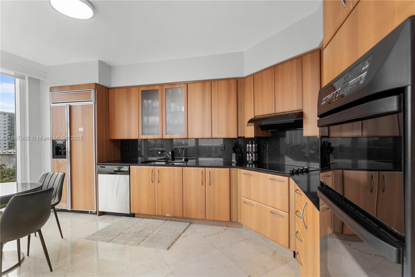 19111 Collins Ave # 604
