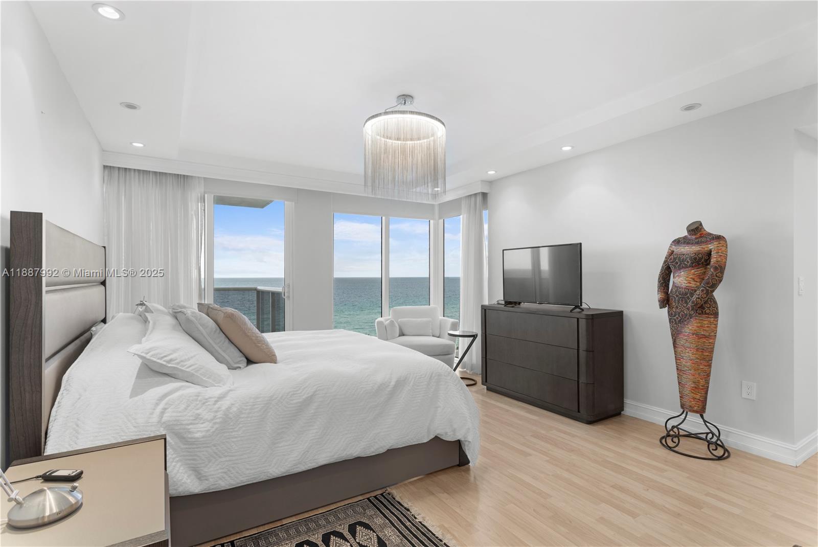 19111 Collins Ave # 604
