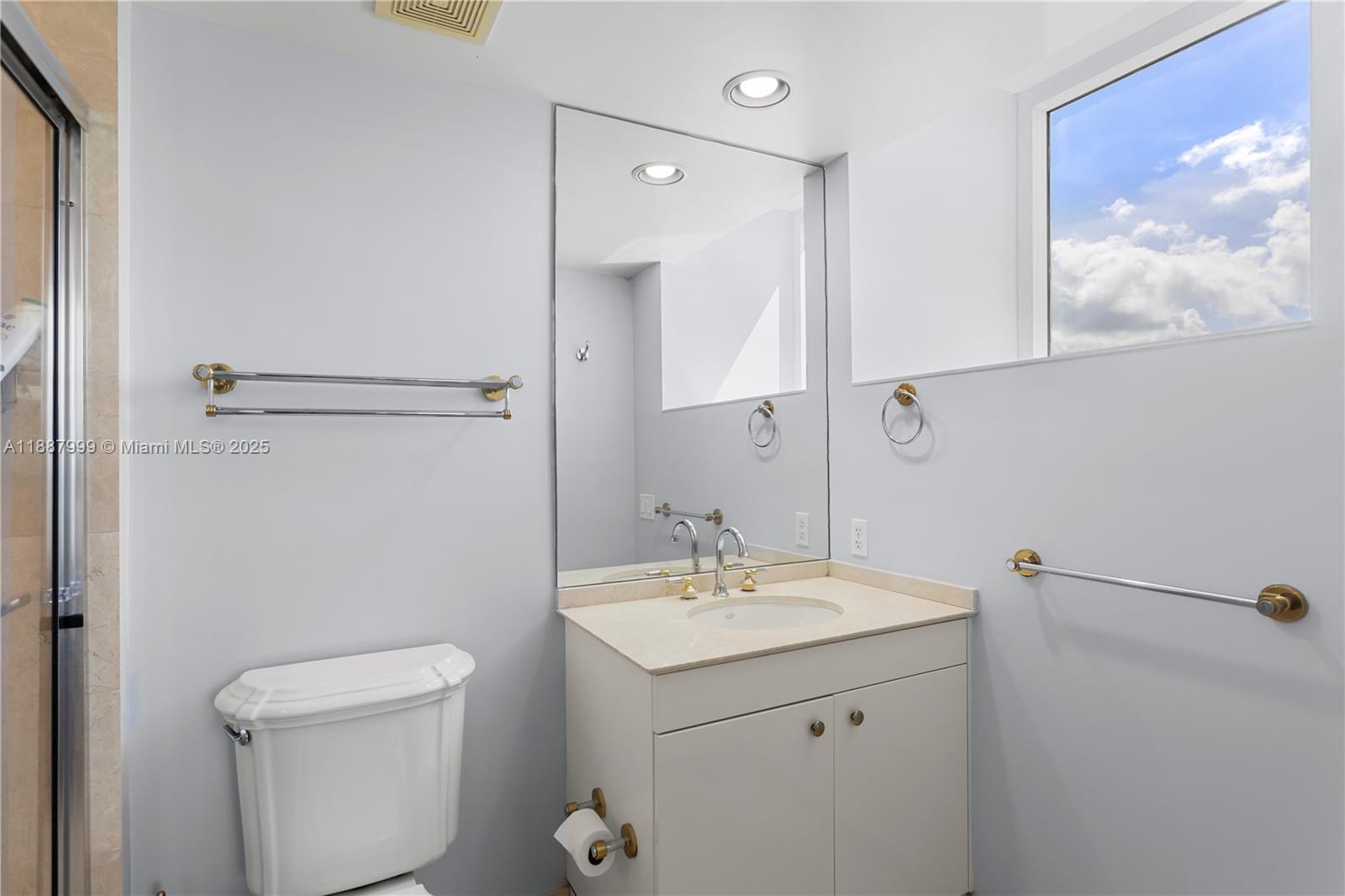 19111 Collins Ave # 806