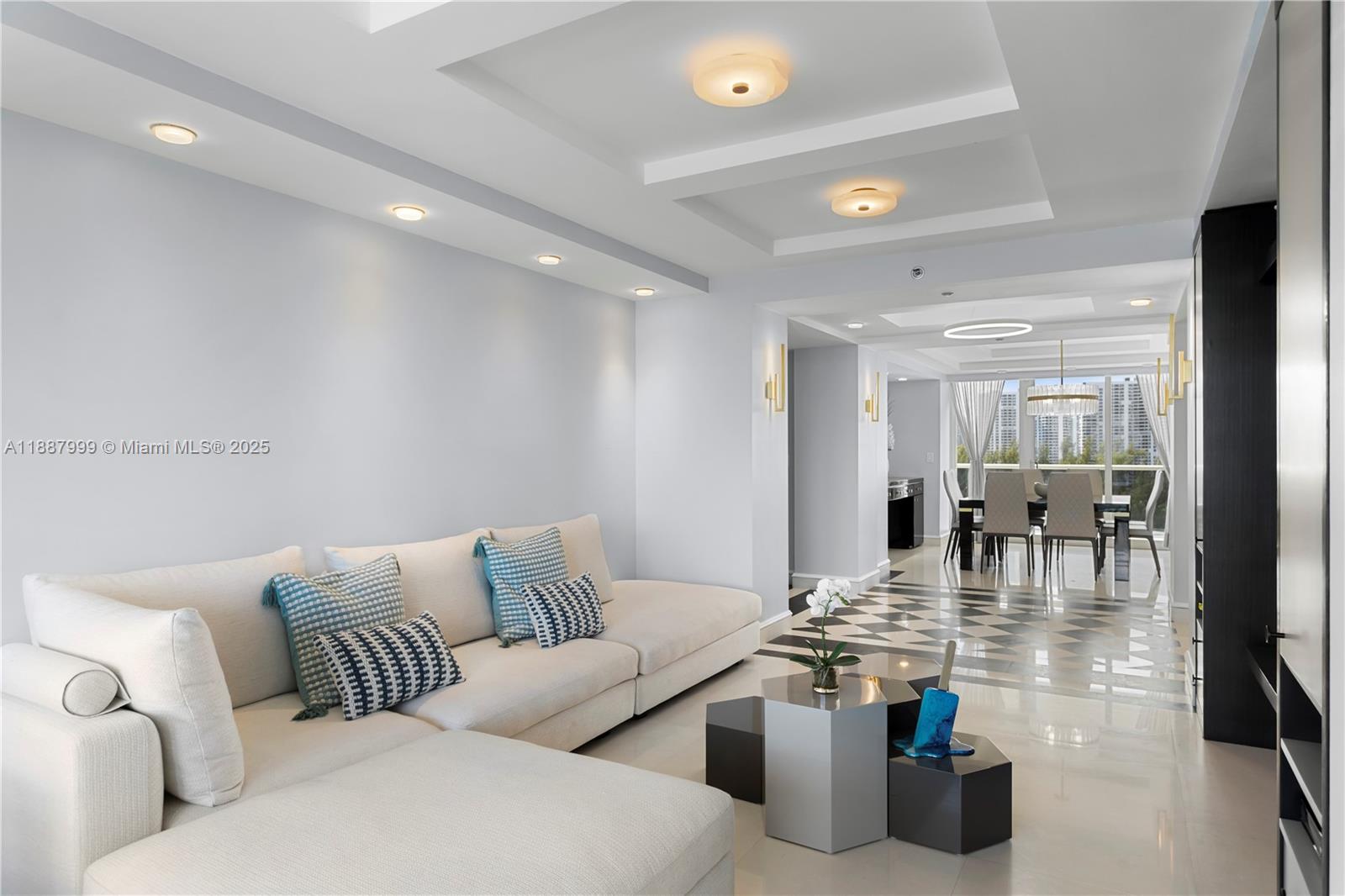 19111 Collins Ave # 806