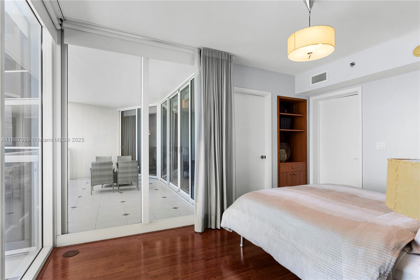 19111 Collins Ave # 806