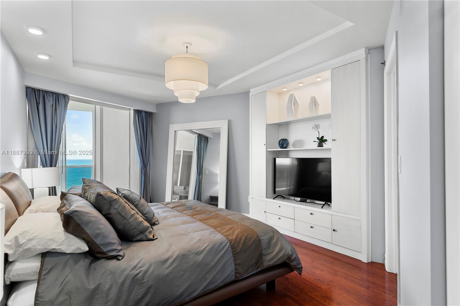 19111 Collins Ave # 806