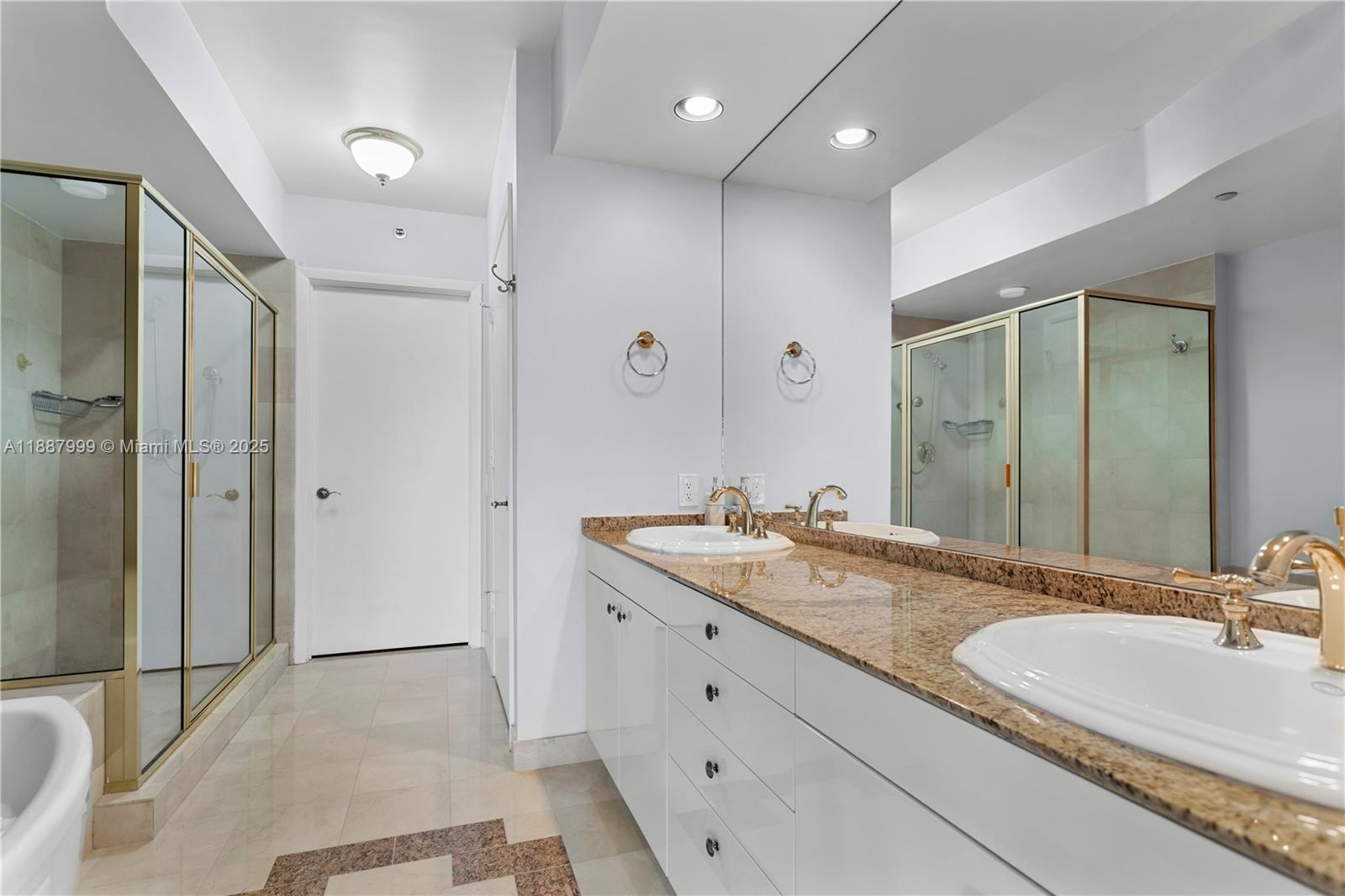 19111 Collins Ave # 806