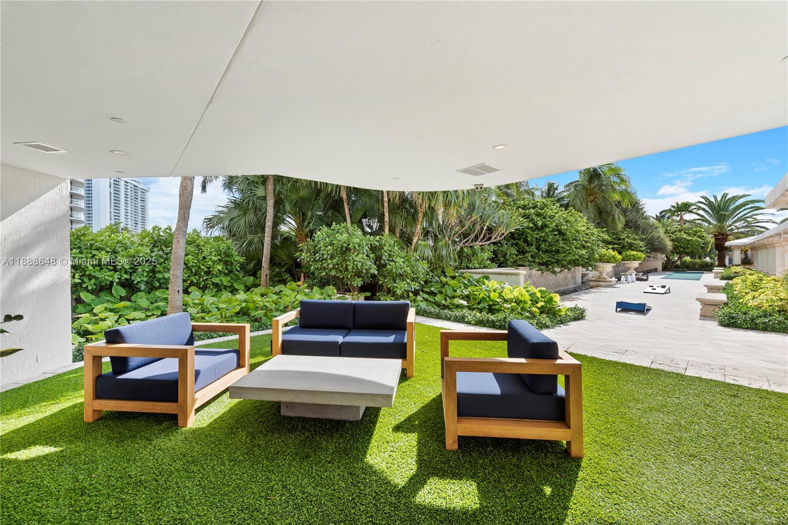 6000 Island Blvd # 203