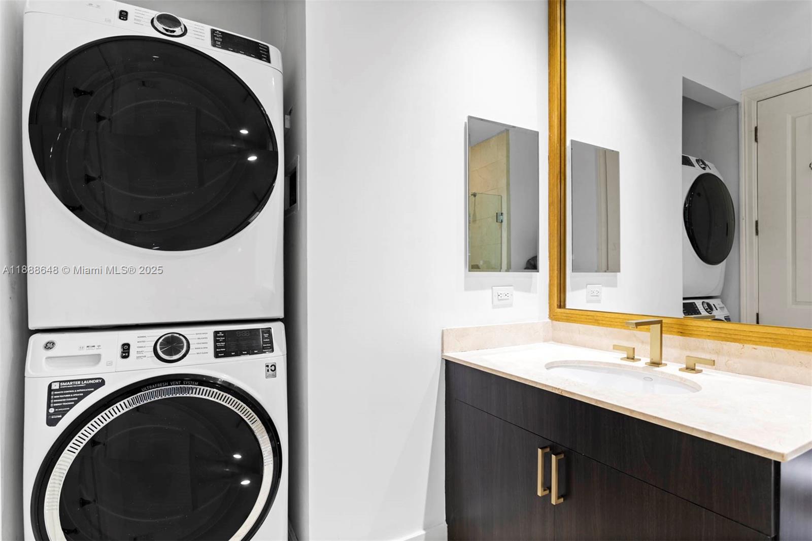 6000 Island Blvd # 203