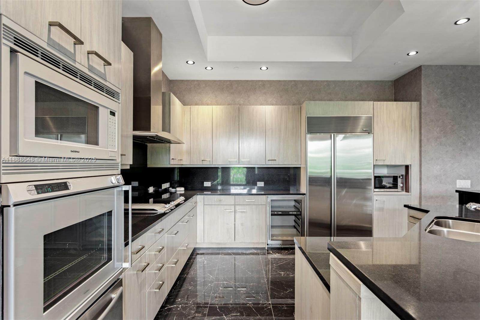 6000 Island Blvd # 203