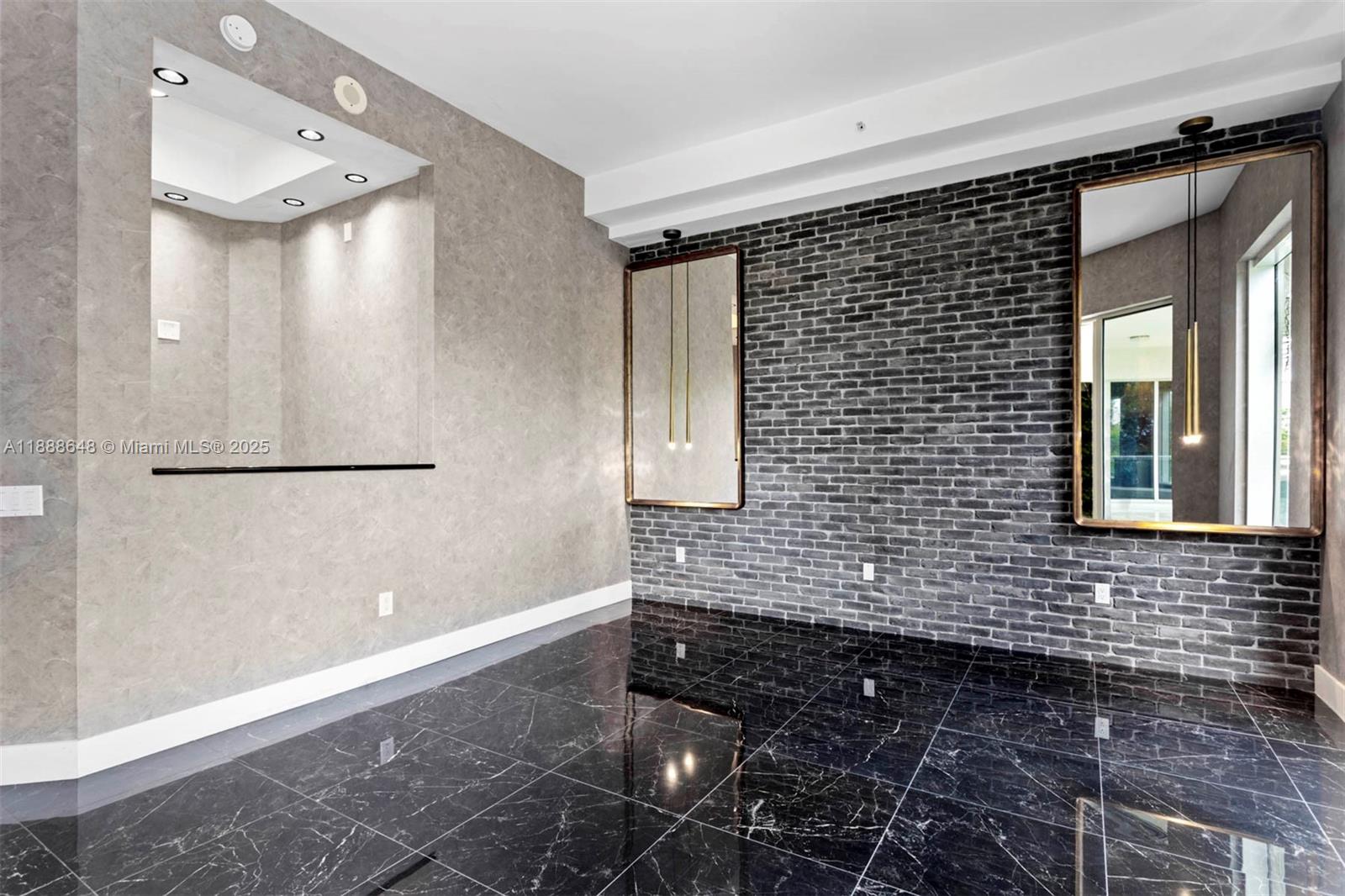 6000 Island Blvd # 203