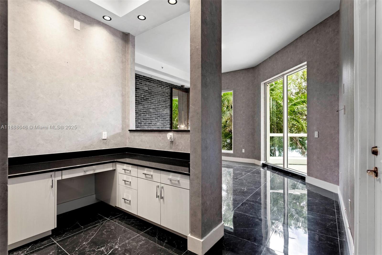 6000 Island Blvd # 203