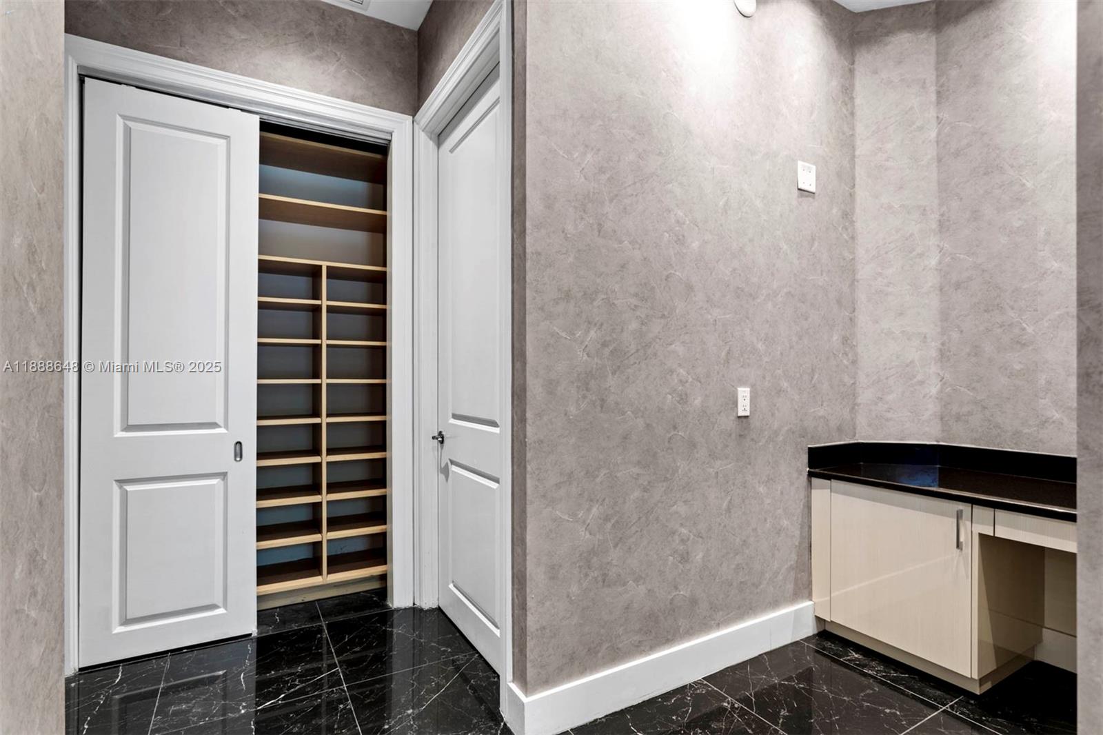 6000 Island Blvd # 203