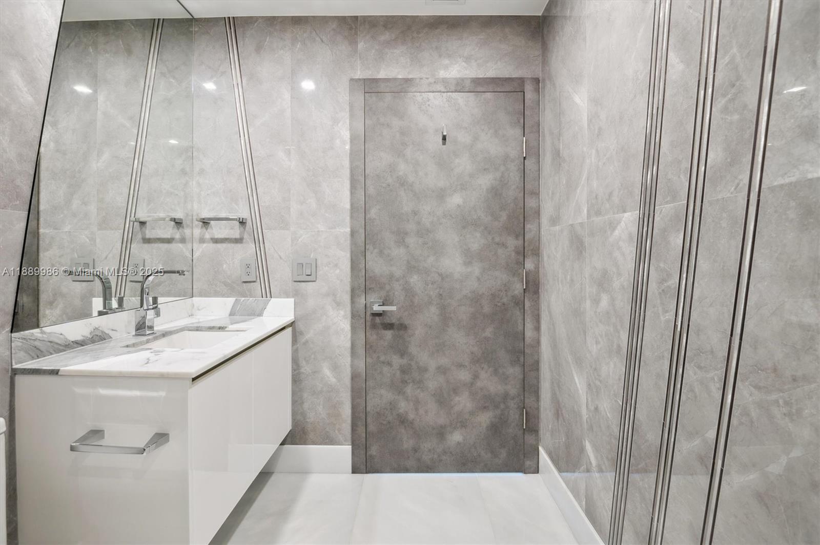 330 Sunny Isles Blvd Unit: 5-UPH04