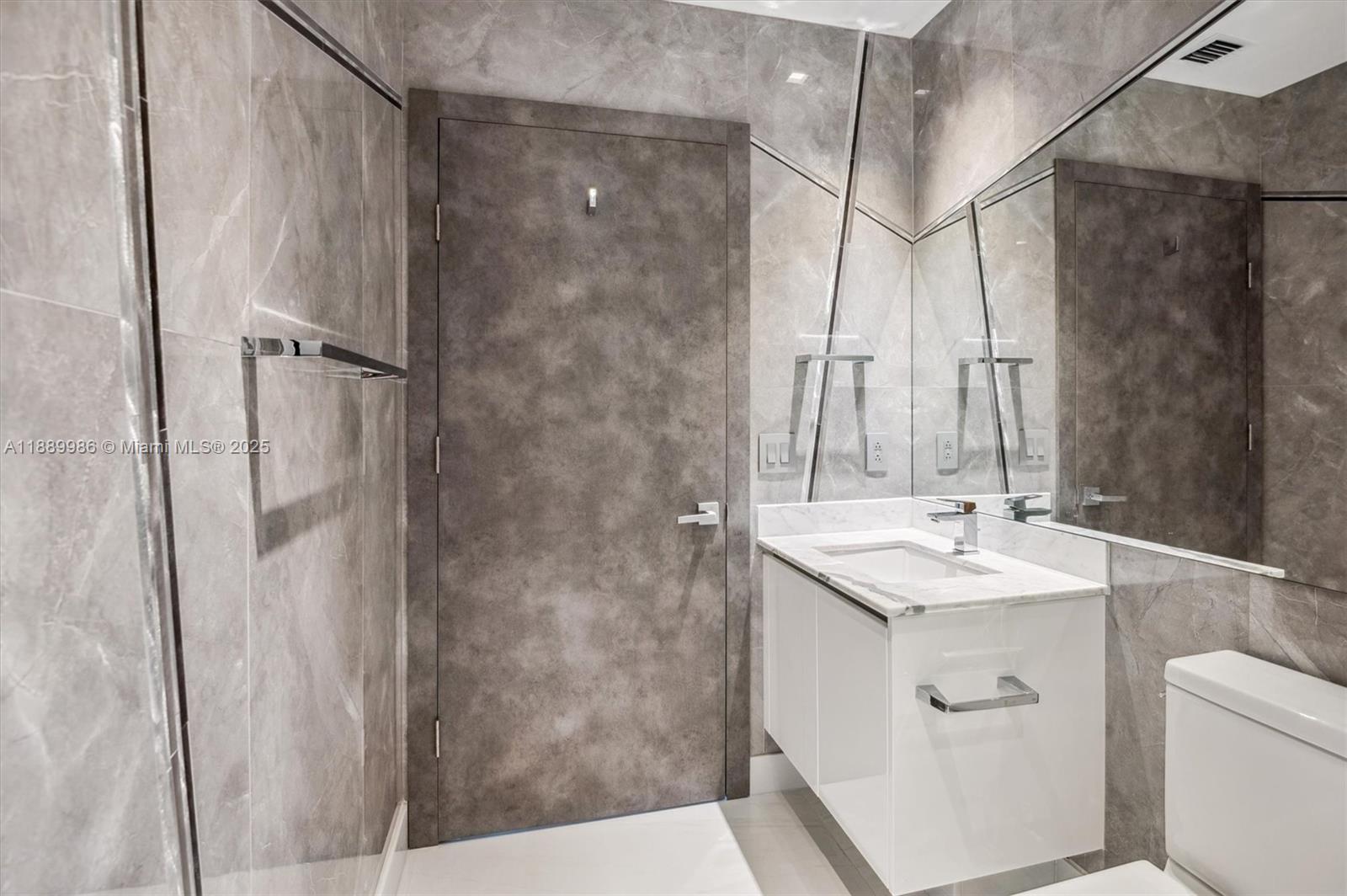 330 Sunny Isles Blvd Unit: 5-UPH04