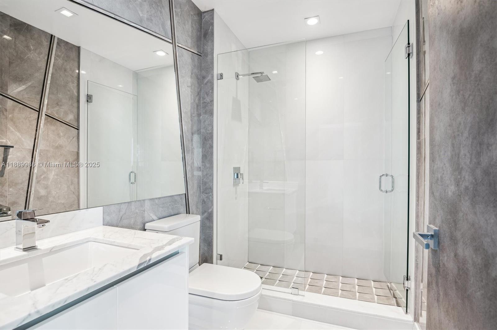 330 Sunny Isles Blvd Unit: 5-UPH04