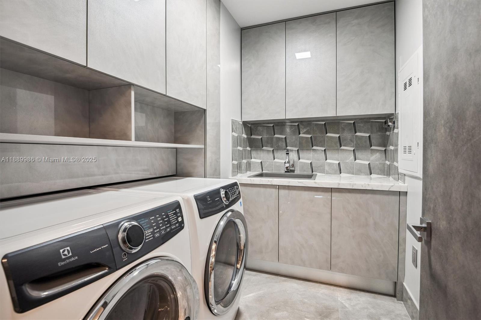 330 Sunny Isles Blvd Unit: 5-UPH04