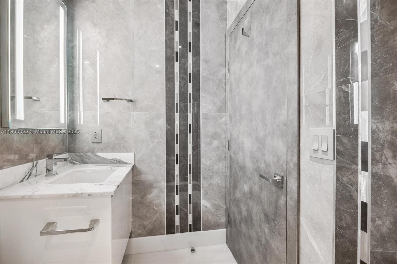330 Sunny Isles Blvd Unit: 5-UPH04