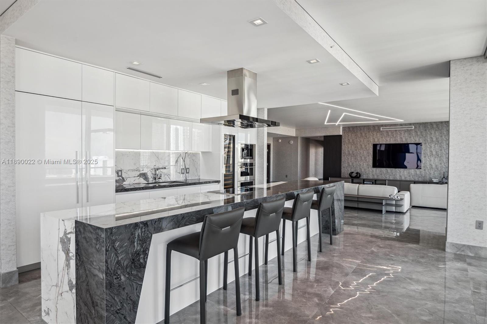 330 Sunny Isles Blvd Unit: 5-UPH04