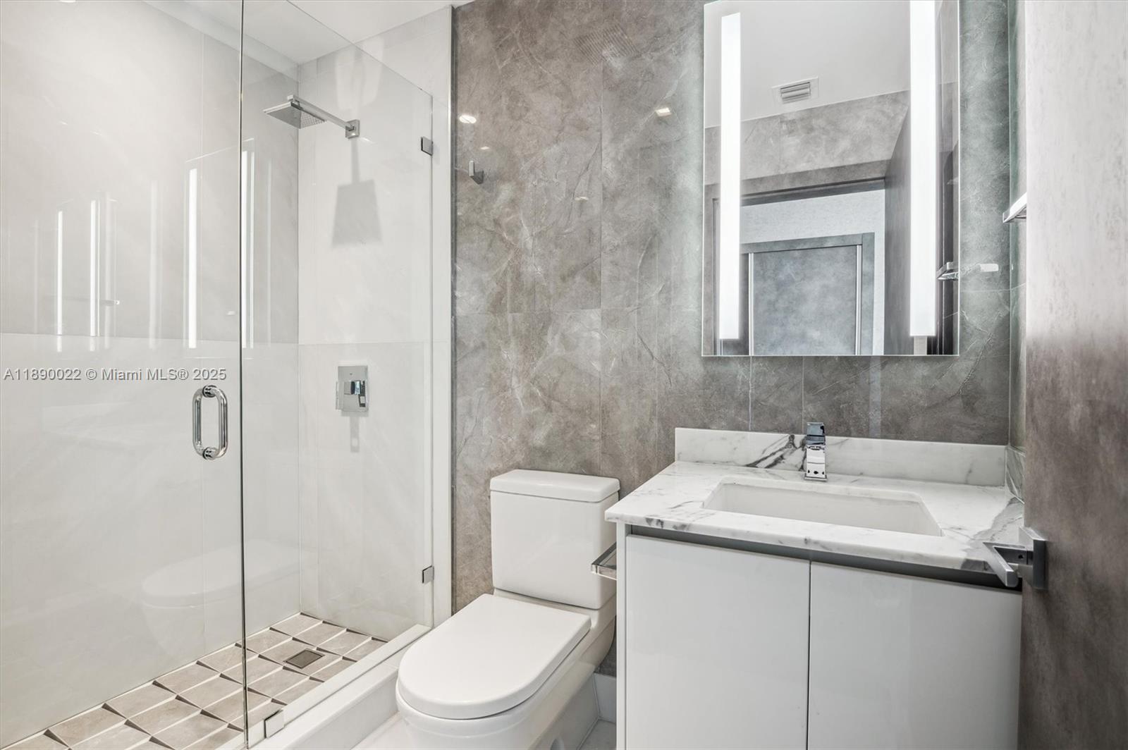 330 Sunny Isles Blvd Unit: 5-UPH04