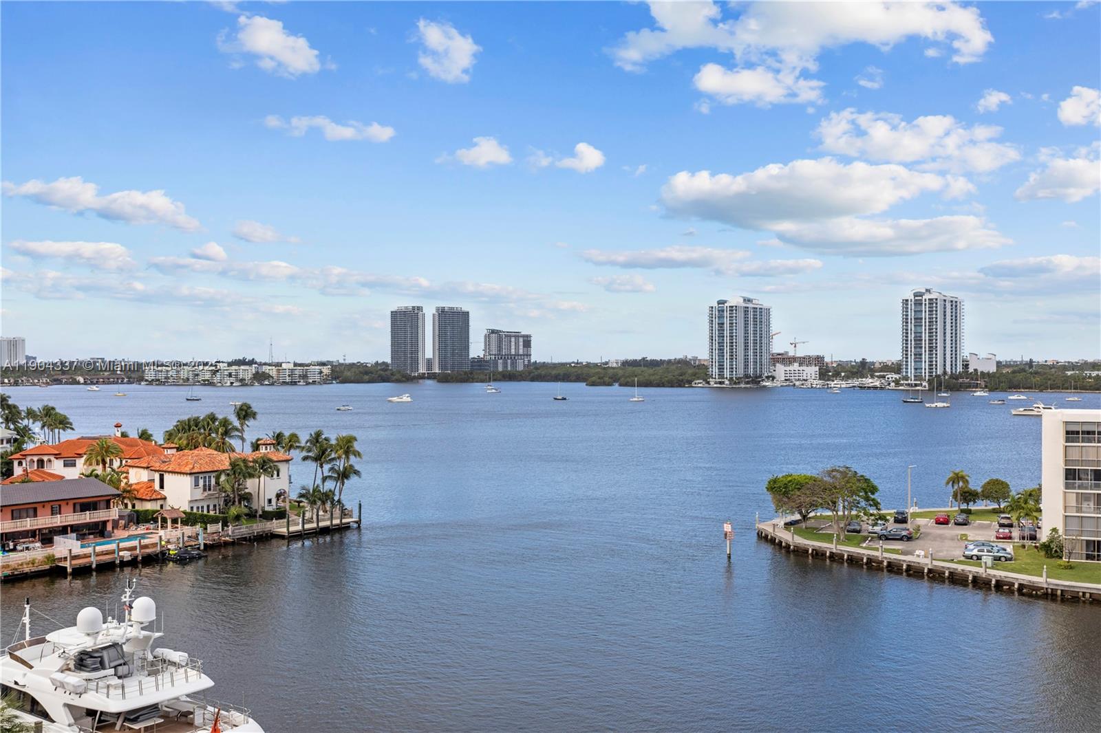 1000 W Island Blvd # 812