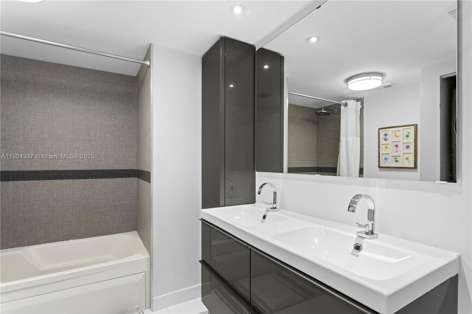 1000 W Island Blvd # 812