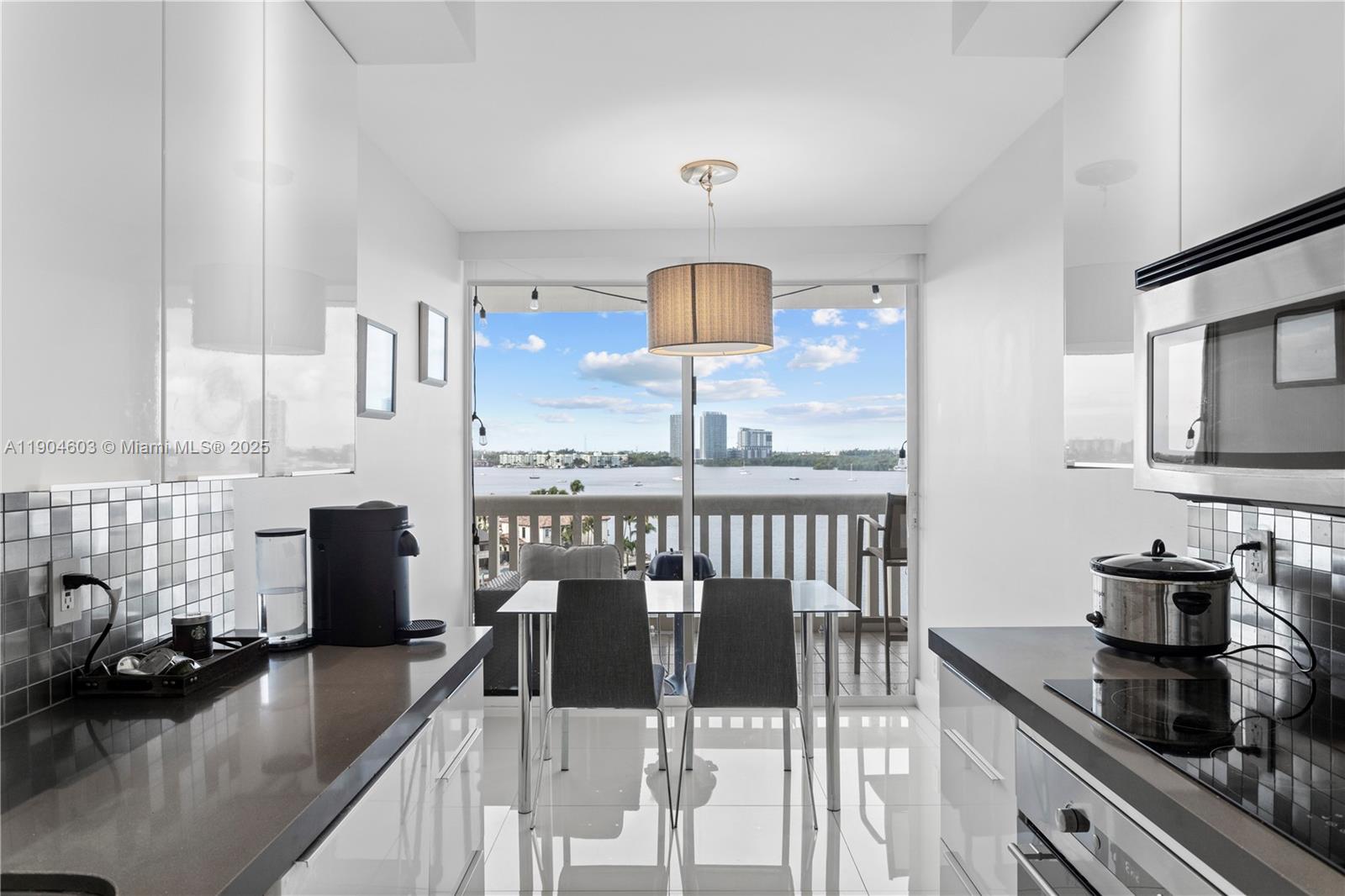 1000 W Island Blvd # 812