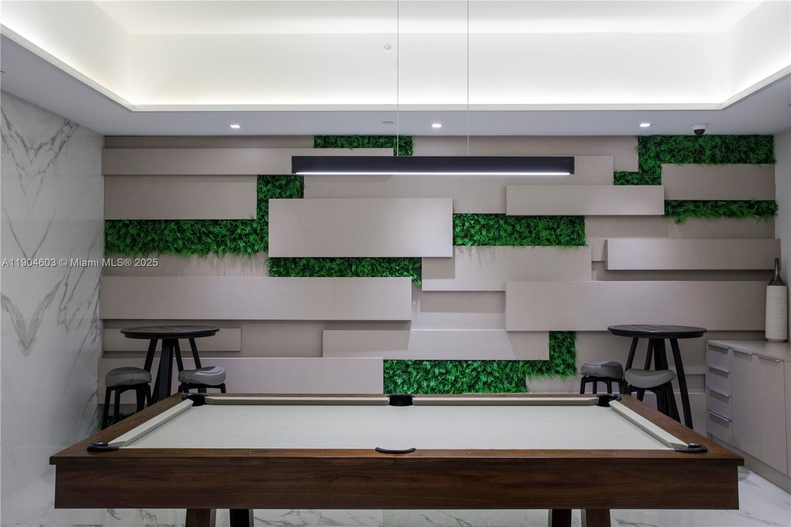 1000 W Island Blvd # 812