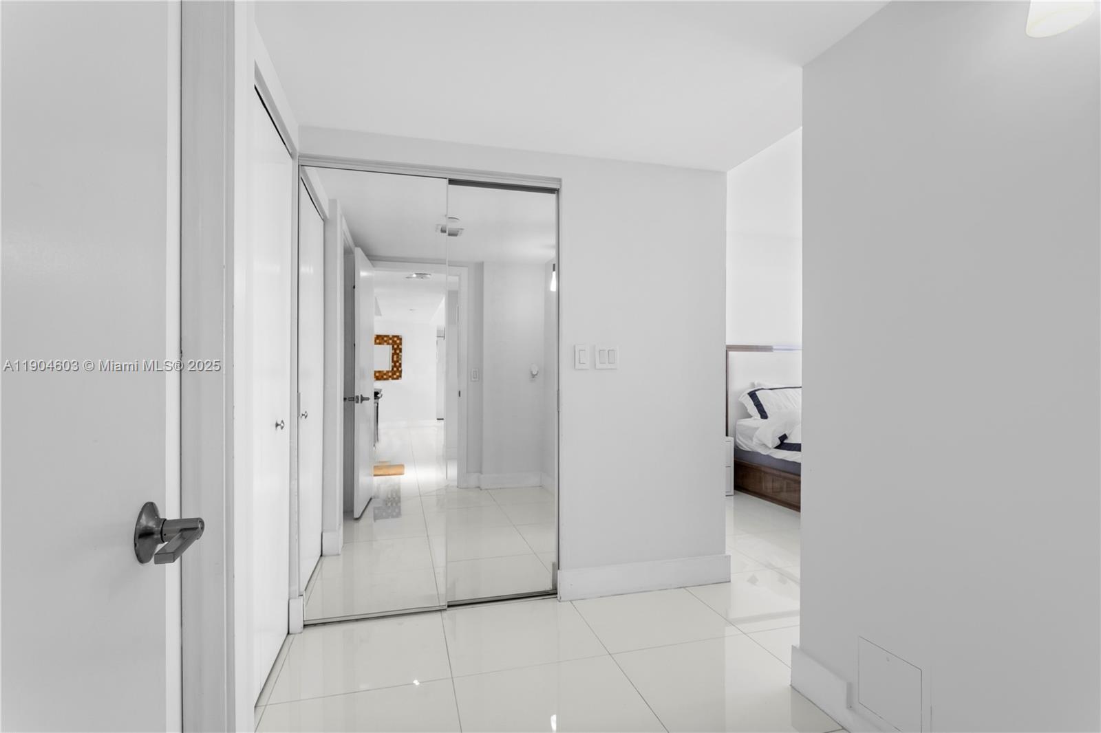 1000 W Island Blvd # 812