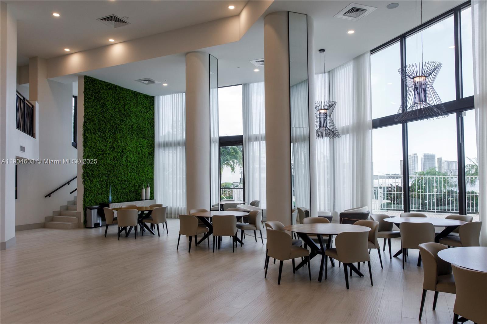 1000 W Island Blvd # 812