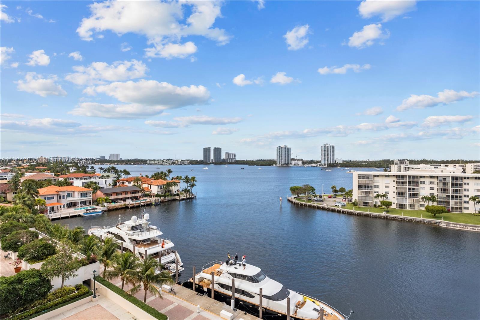 1000 W Island Blvd # 812