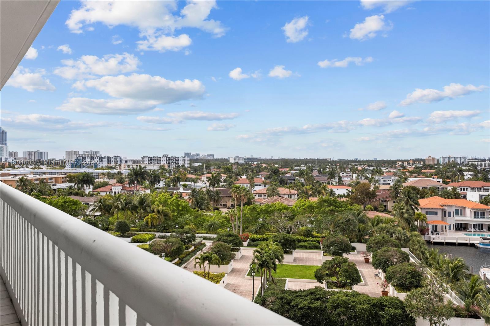 1000 W Island Blvd # 812