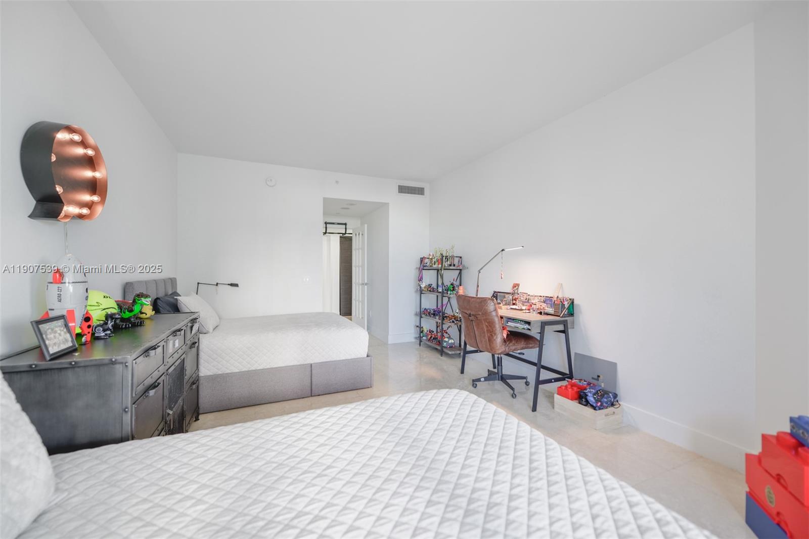 21050 Point Pl # 702