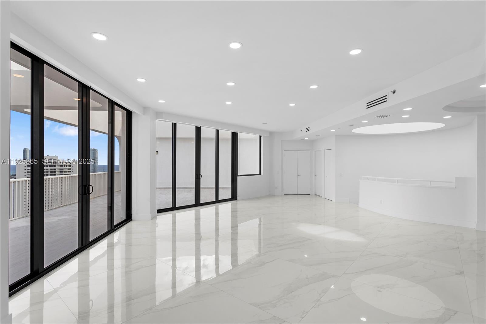 2000 Island Blvd # 5 Unit: PH-5