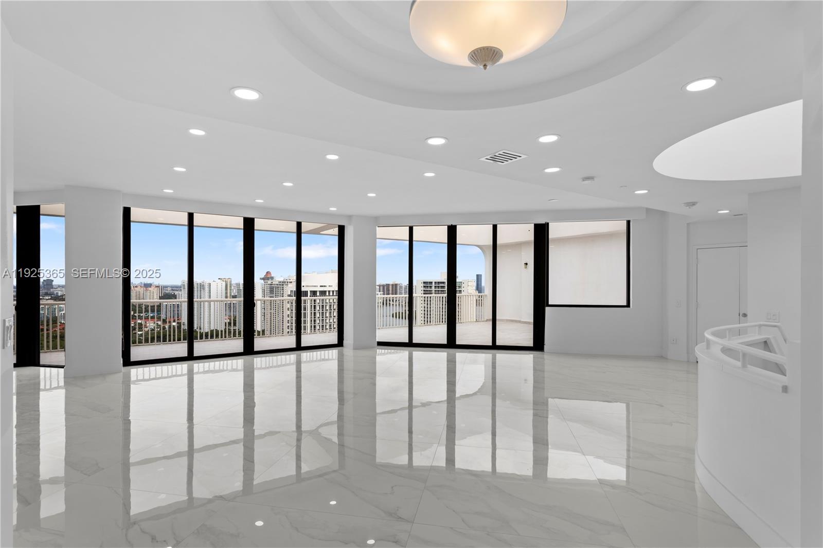 2000 Island Blvd # 5 Unit: PH-5