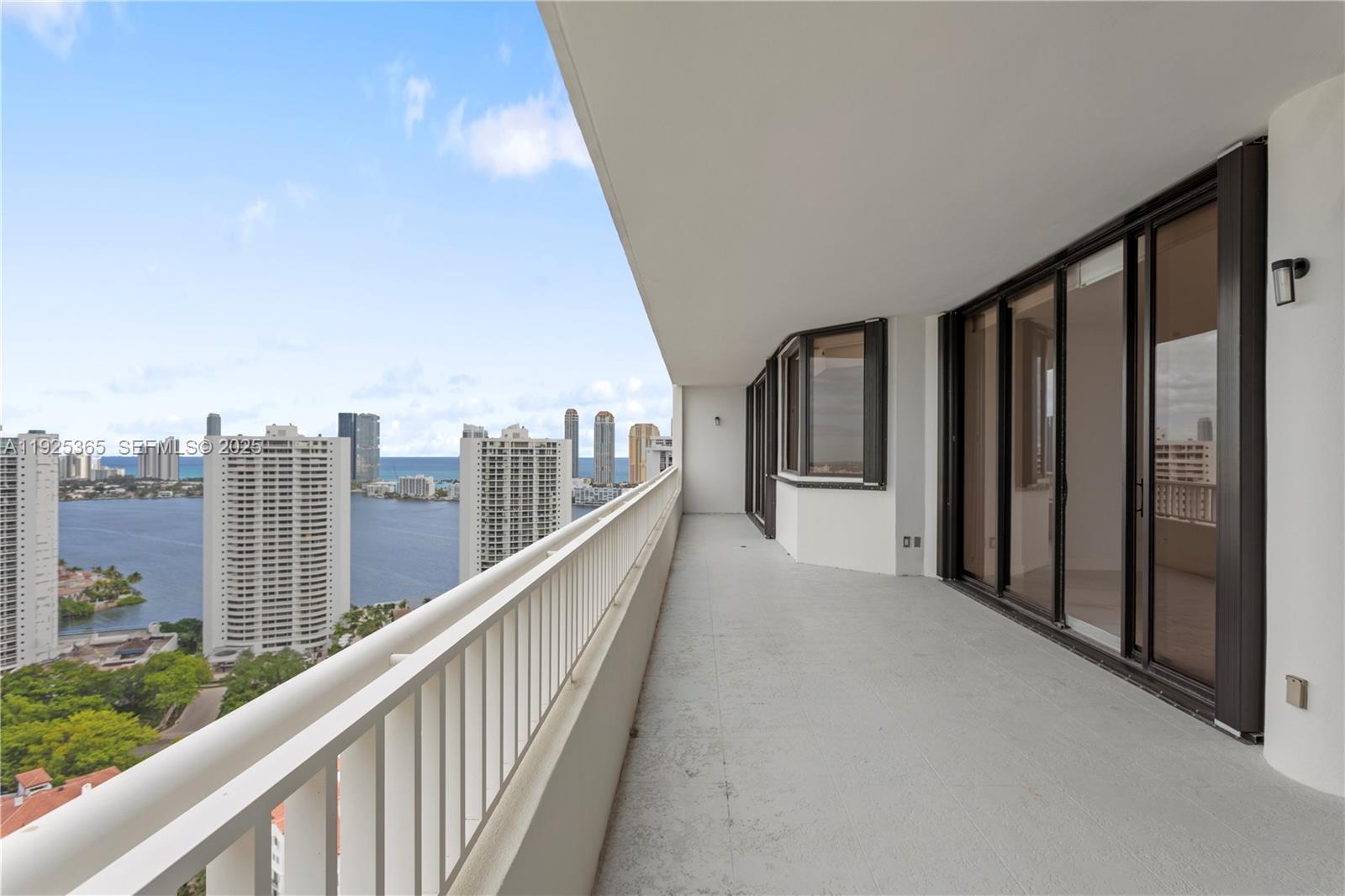 2000 Island Blvd # 5 Unit: PH-5