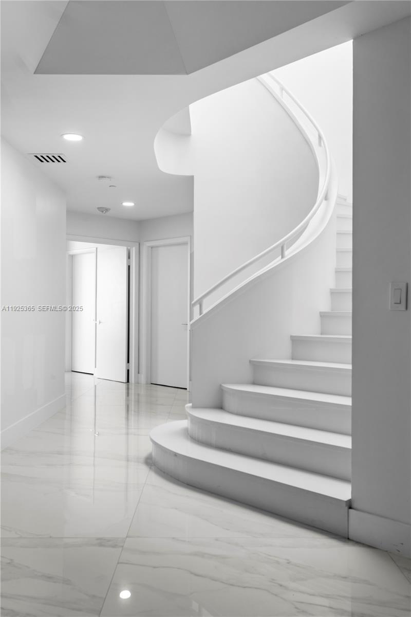 2000 Island Blvd # 5 Unit: PH-5