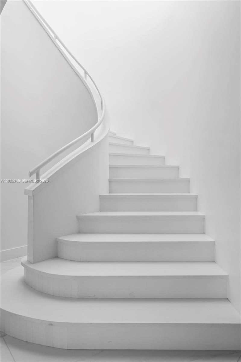 2000 Island Blvd # 5 Unit: PH-5