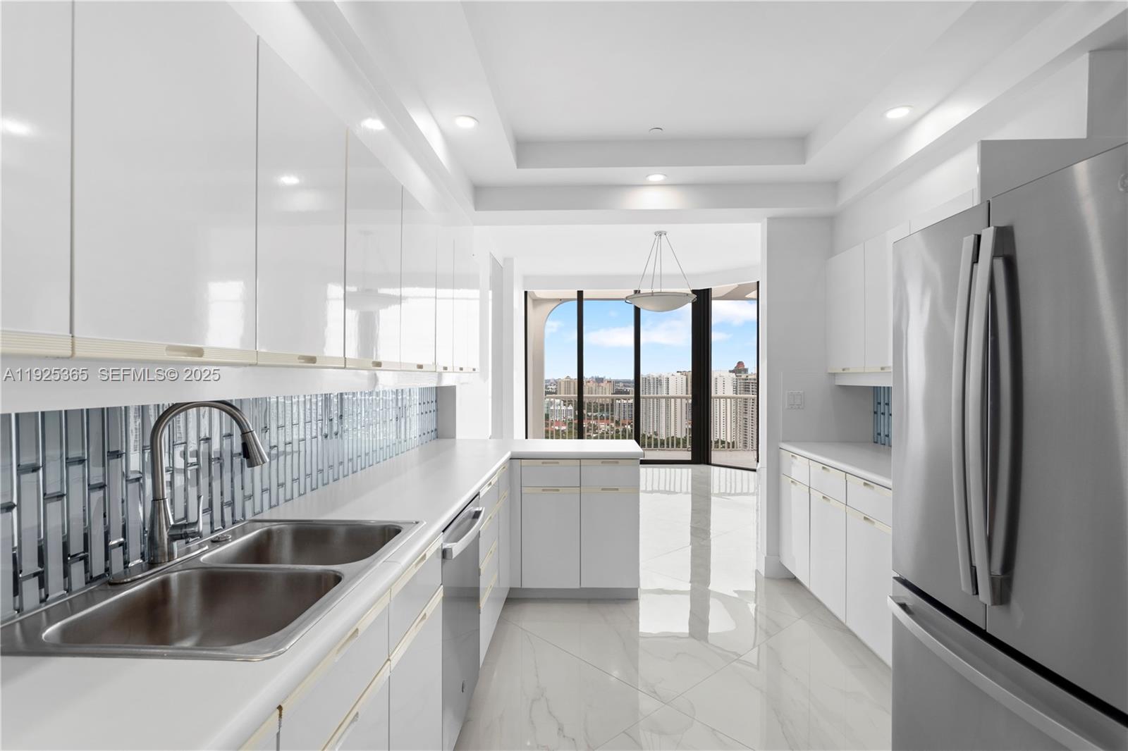 2000 Island Blvd # 5 Unit: PH-5