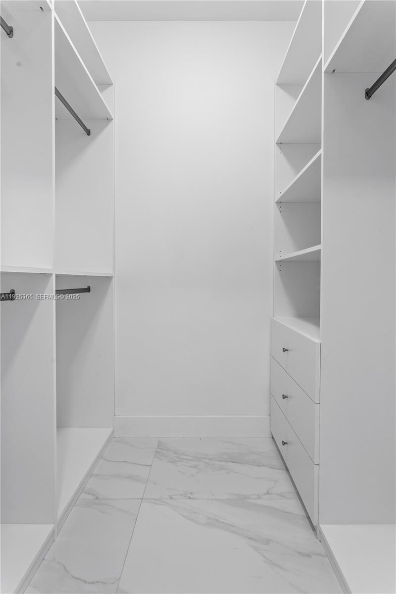 2000 Island Blvd # 5 Unit: PH-5