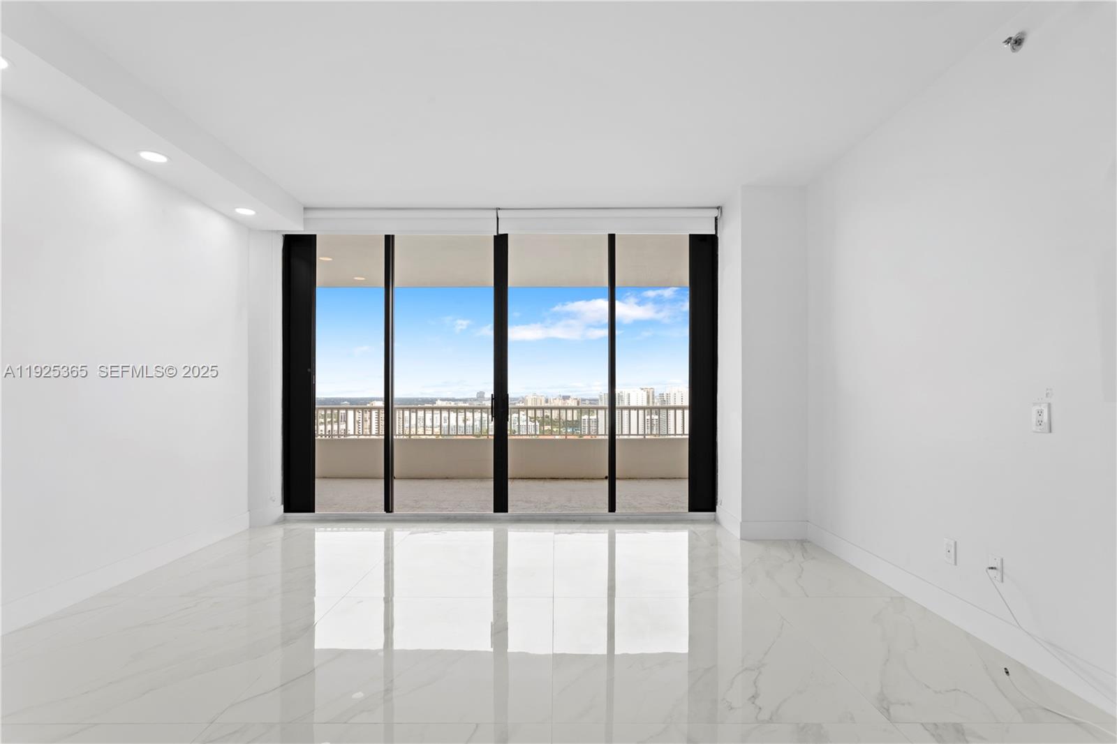 2000 Island Blvd # 5 Unit: PH-5