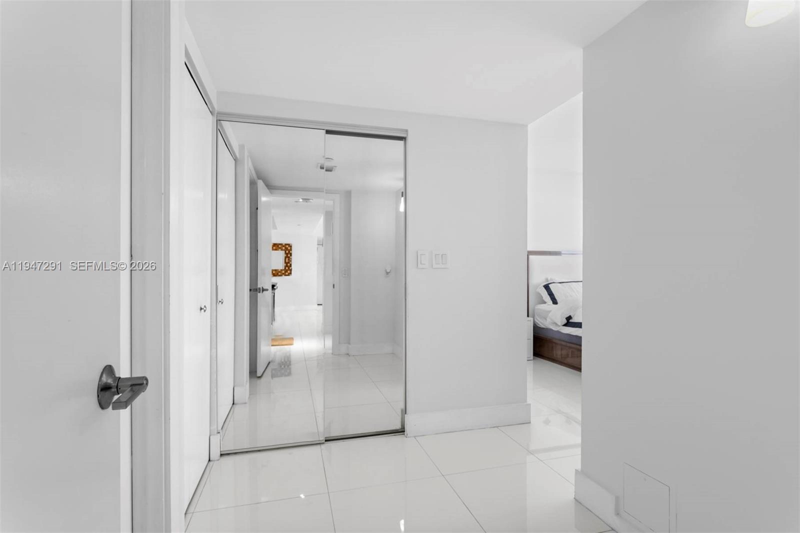 1000 W Island Blvd # 812