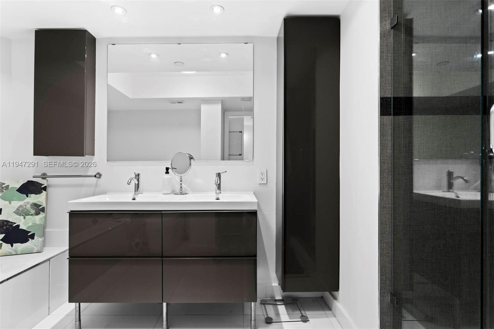 1000 W Island Blvd # 812