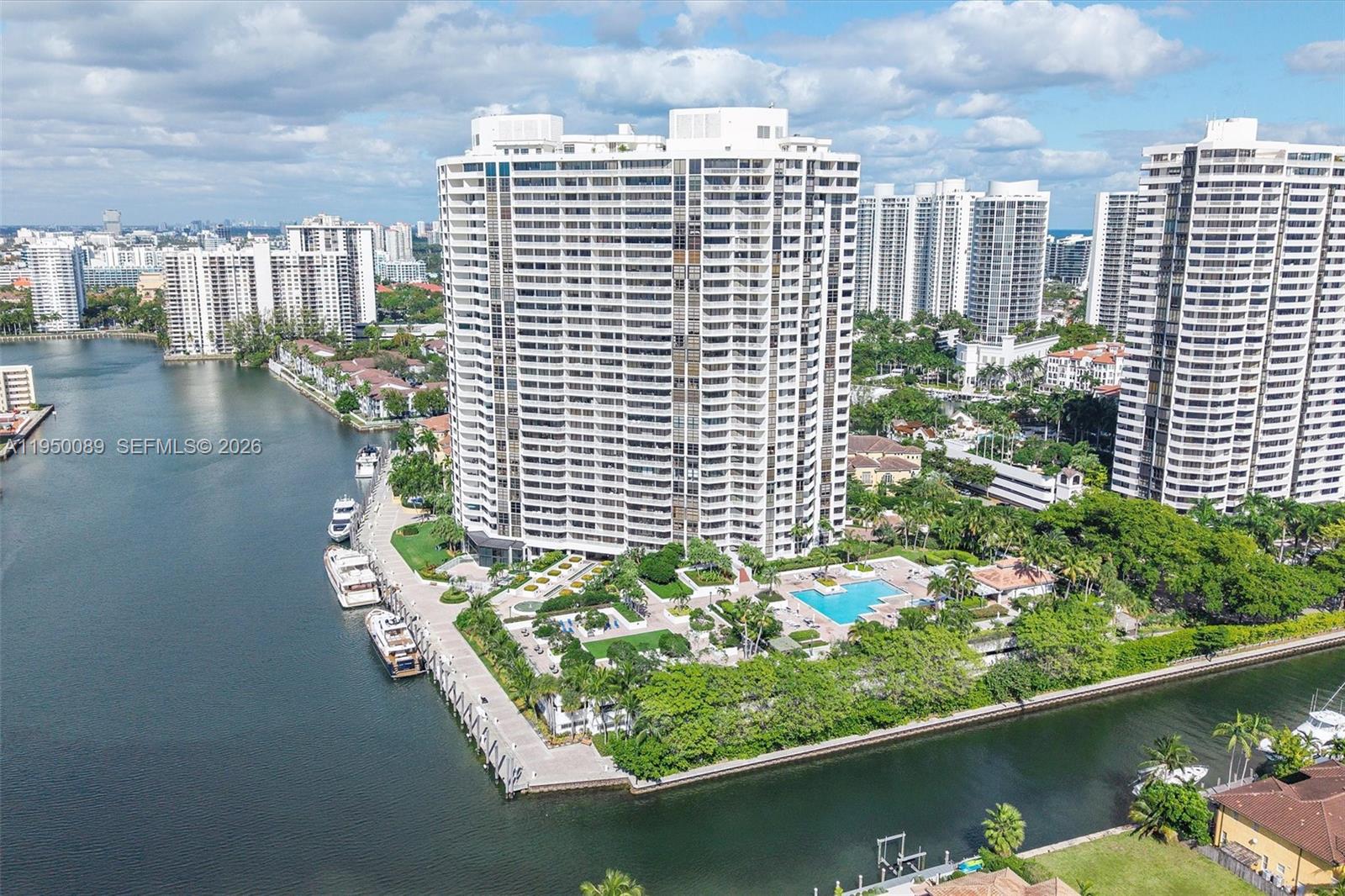 1000 E Island Blvd # 803