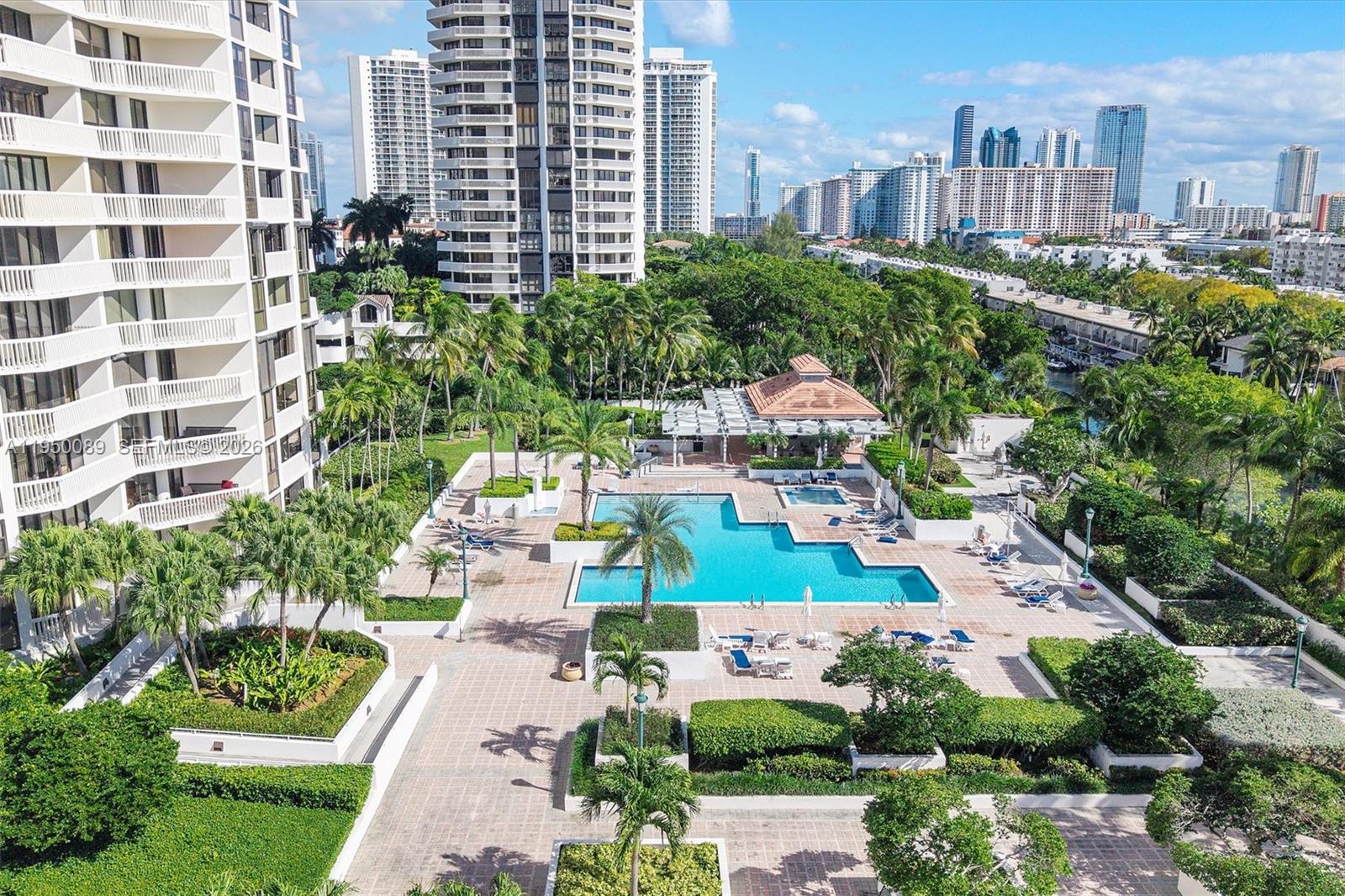 1000 E Island Blvd # 803