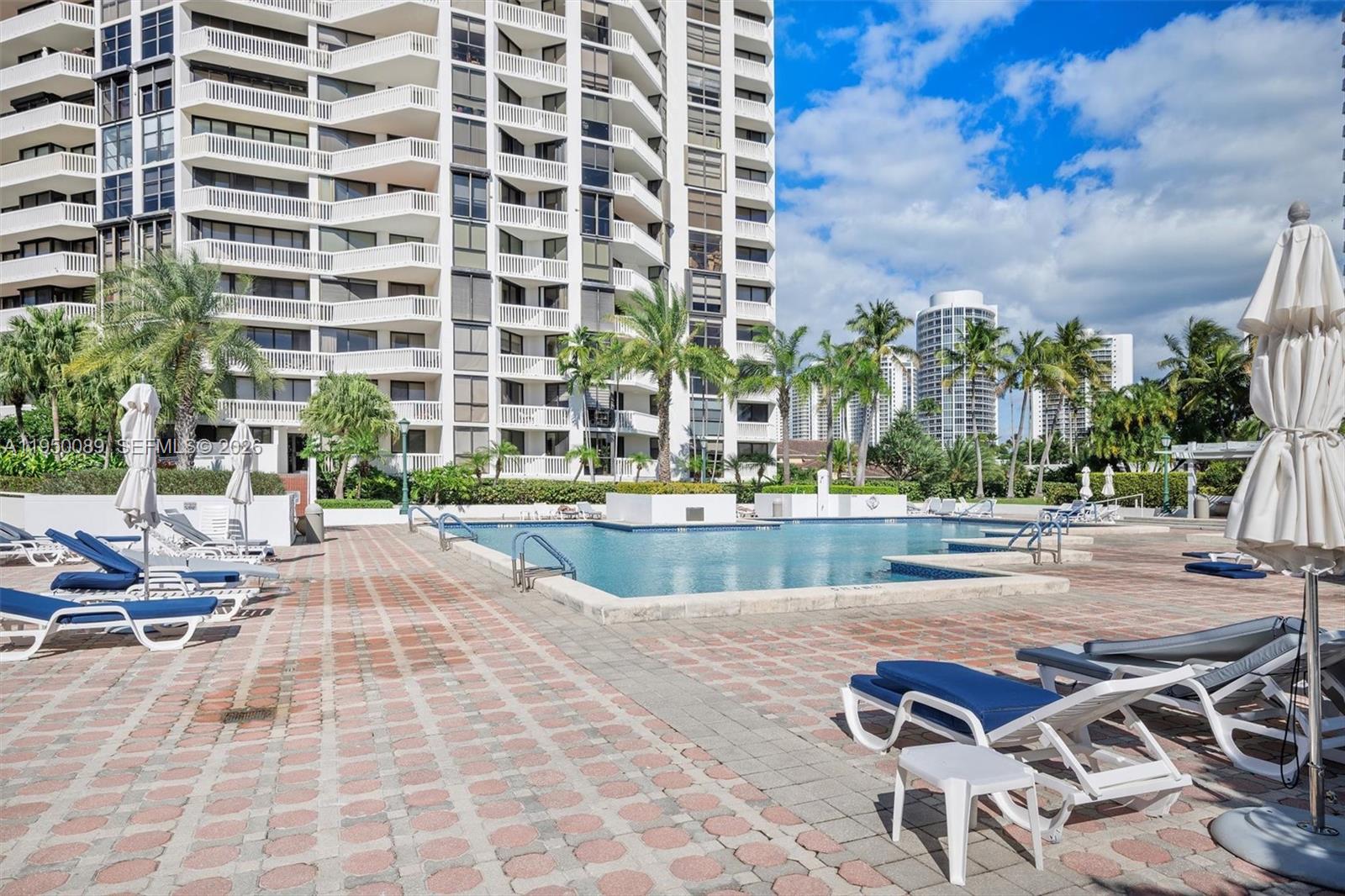 1000 E Island Blvd # 803