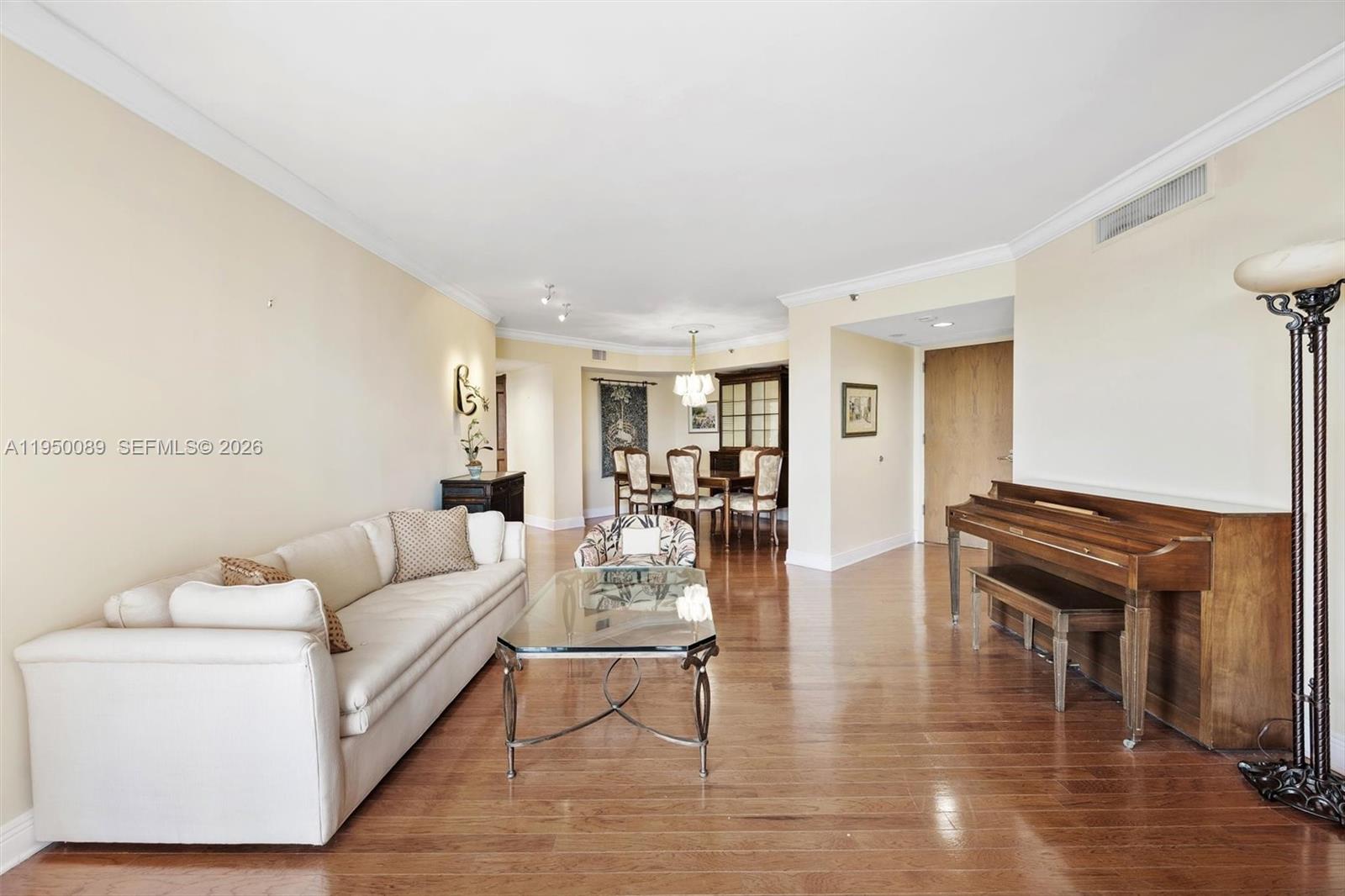 1000 E Island Blvd # 803