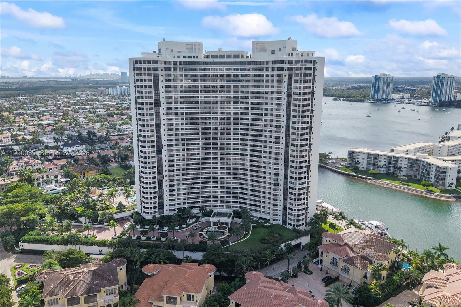 1000 E Island Blvd # 803